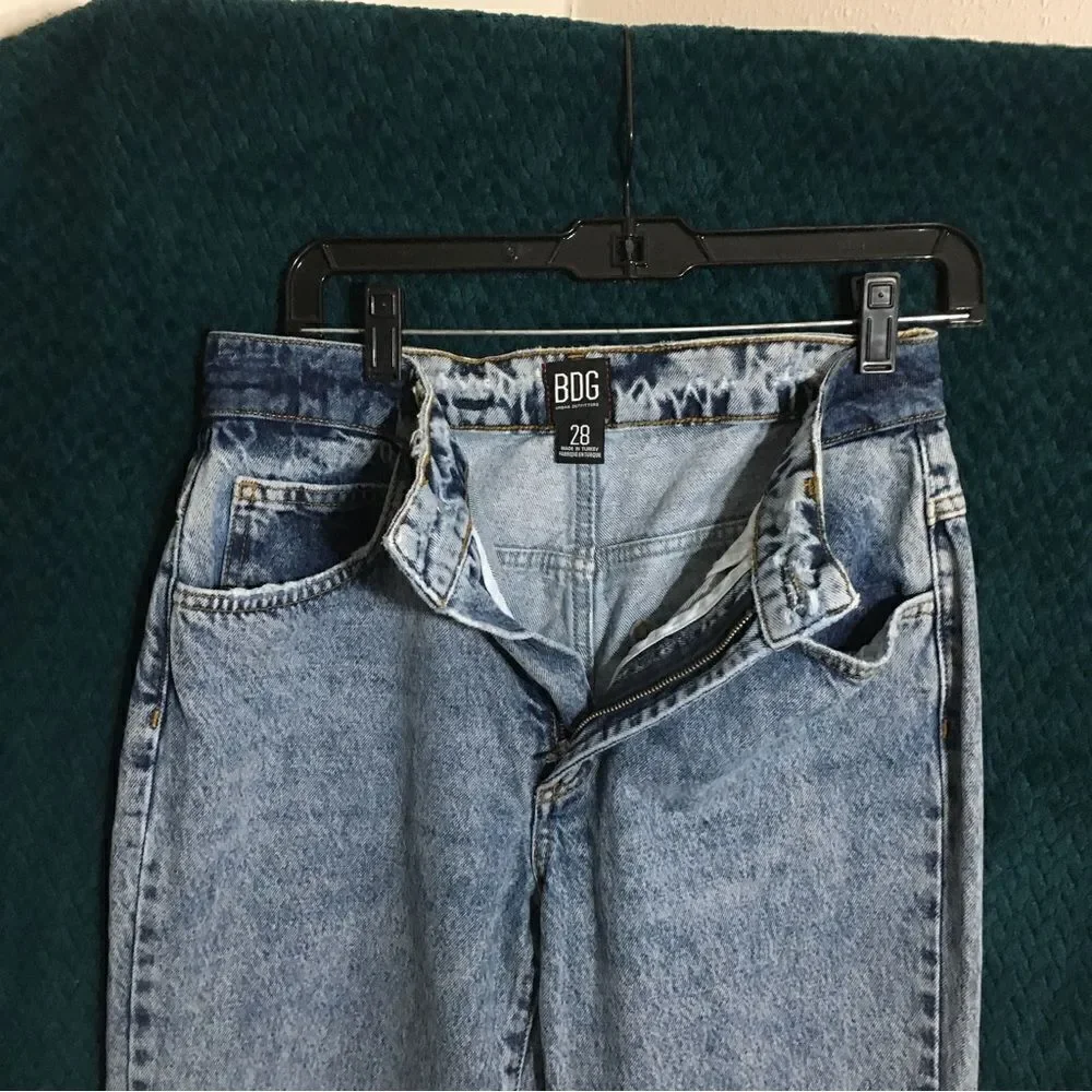 BDG Urban Outfitters Acid Wash Distressed Jeans Size 28